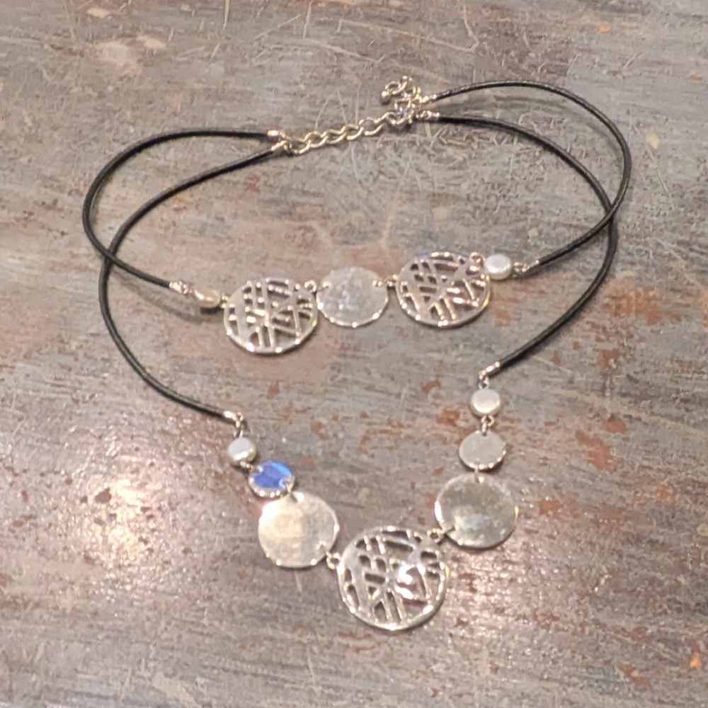 Bib Necklace - Picture 5 of 5